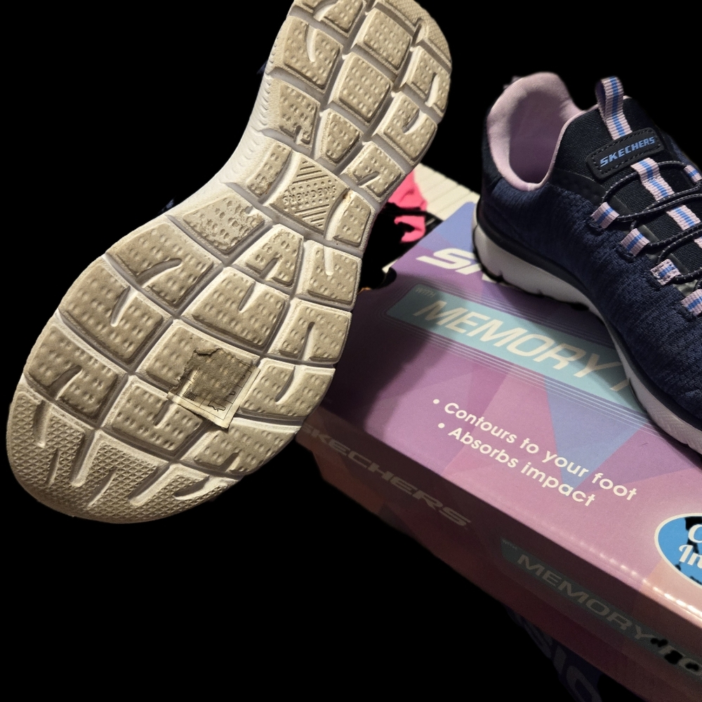 Sketchers 6.5 Memory Foam Worn Twice - image 2